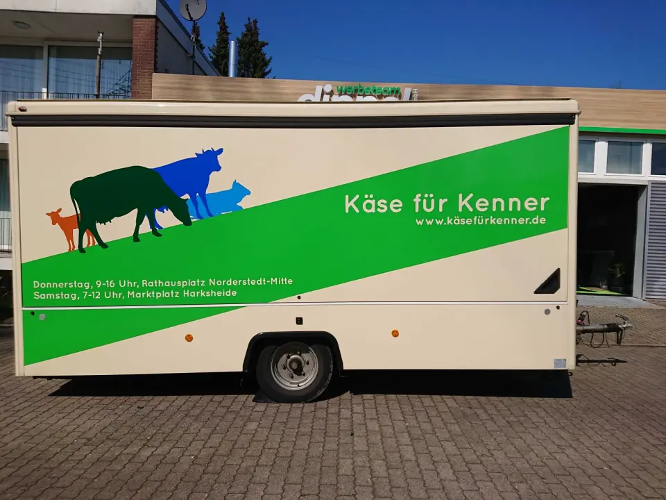Käse für Kenner Foodtruck Seitenansicht – Käseverkauf Fahrzeugfolierung