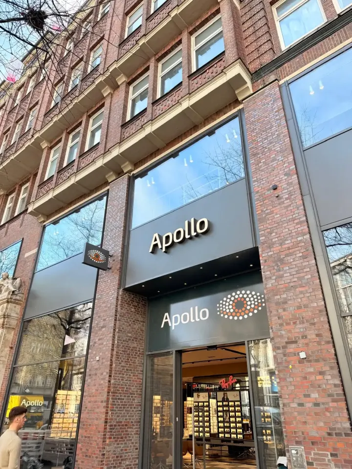 Apollo Leuchtbuchstaben als beleuchtete Außenwerbung in Hamburg