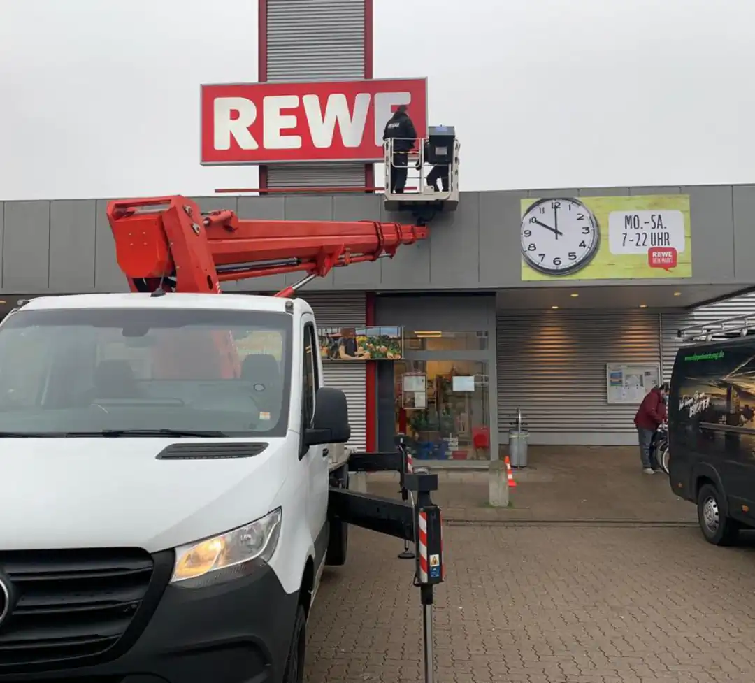 Beleuchtete Werbeanlagen