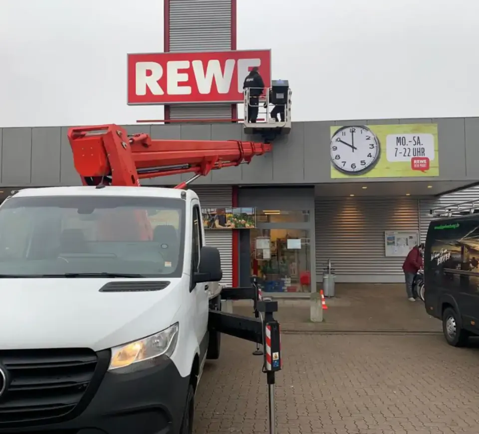 Beleuchtete Werbeanlagen